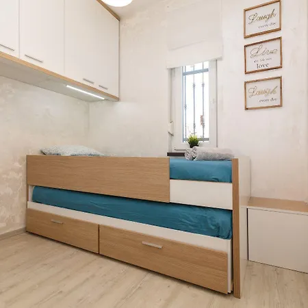 Semesterbostad Faszinierendes Nur 500 Meter Zum Mit Meerblick, Whirlpool, Grill Dramalj