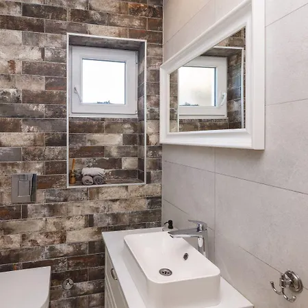 Semesterbostad Faszinierendes Nur 500 Meter Zum Mit Meerblick, Whirlpool, Grill Dramalj